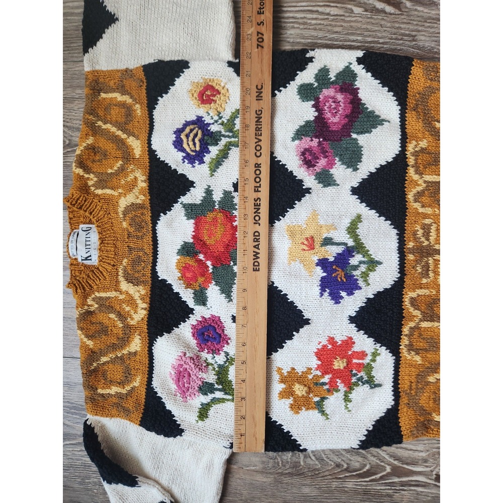 Vintage Knitting Needles Hand Knit Floral Sweater Sz L Grandmacore Chunkyknit - Picture 8 of 9